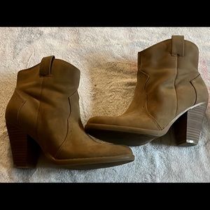 American Eagle Booties Size 8